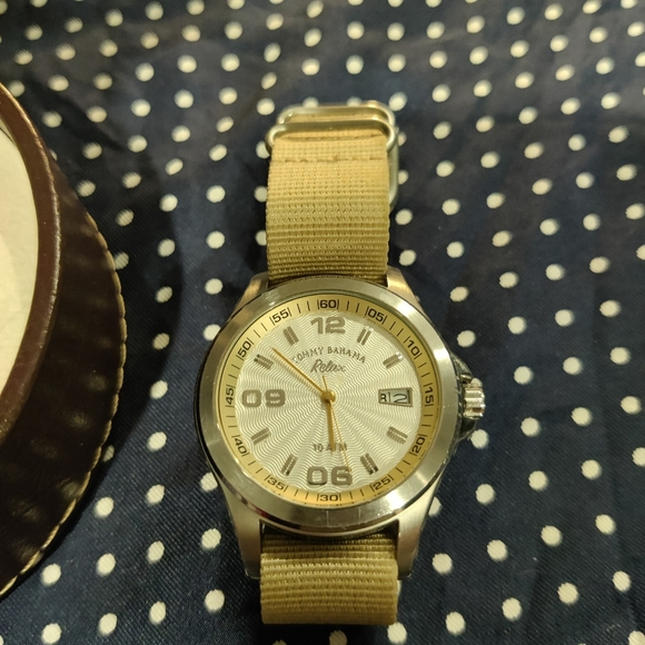 Tommy Bahama RLX1004 Woman's Safari Watch - Picture 7 of 11